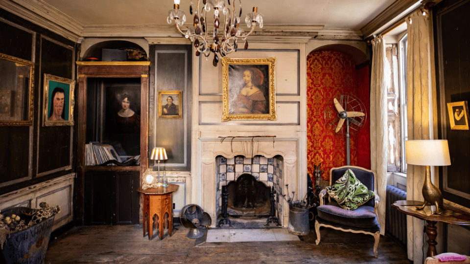 Amazing London flatshare - pay what you can afford
